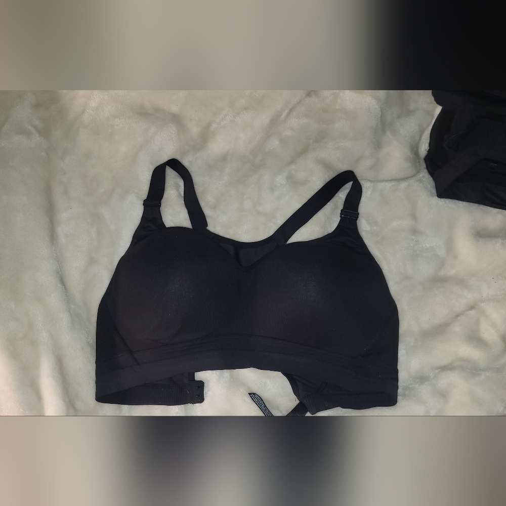 Victoria's Secret Black Wireless Molded Sports Bra